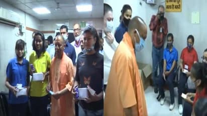 वैक्सीनेशन केंद्र पर निरीक्षण करने पहुंचे योगी आदित्यनाथ, 12-14 साल के बच्चों का हो रहा टीकाकरण