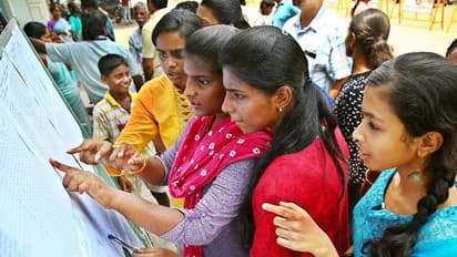 MP Board Result 2022: स्टूडेट्स ऐसे डाउनलोड करें अपनी मार्कशीट, जानें रिजल्ट से जुड़े अपडेट्स  