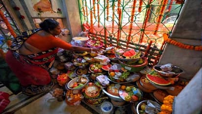 শীতলা অষ্টমীতে দেবীকেও নিবেদন করা হয় বাসি খাবার, জেনে নিন কারন