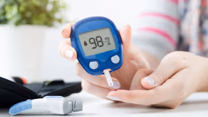 Diabetes: మధుమేహులు ఈ పండ్లను తింటే రక్తంలో షుగర్ లెవెల్స్ నియంత్రణలో ఉంటాయి..