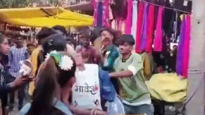 झाबुआ के भगोरिया मेले में शोहदों की गुंडई, लड़कियों की लात-घूंसों से पिटाई की, छेड़खानी का विरोध करने पर घटना