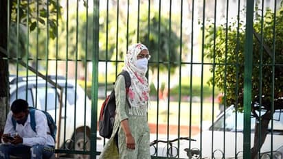 Hijab Row : ഹിജാബ് ധരിച്ച് പരീക്ഷ എഴുതാൻ അനുവദിച്ചു; കർണാടകയിൽ ഏഴ് അധ്യാപകര്ക്ക് സസ്പെൻഷൻ