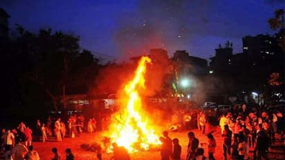 Choti holi 2022: होलिका दहन की रात तंत्र-मंत्र से जुड़े ये 4 उपाय करने से दूर हो सकती हैं आपकी परेशानियां