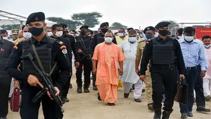 योगी आदित्यनाथ के शपथग्रहण को लेकर तैयारी जारी, VVIP के साथ ही विपक्ष के ये नेता हो सकते हैं शामिल