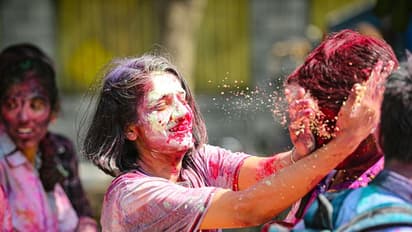 দোলের রঙ তোলার পর অবশ্যই ব্যবহার করুন এই প্যাক, ত্বককে ক্ষত সারাতে রইল টোটকা