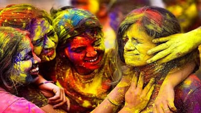 హోలీని జరుపుకోవడానికి వెనకున్న అసలు కథ ఇదే..! ఈ స్టోరీ మీకు తెలుసా..?