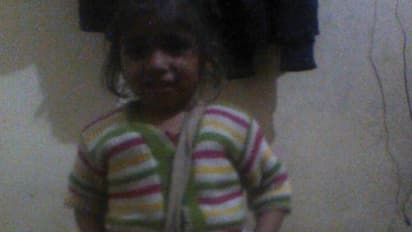 इंदौर में बालकनी से सड़क पर गिरी 3 साल की बच्ची की मौत, बड़ी बहन के साथ खेलते वक्त खिलौना लेने दौड़ी थी