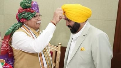 हरियाणा के CM खट्टर ने भगवंत मान को तिलक लगाकर यूं मनाई होली..खिलाई मिठाई, देखिए पॉलिटिक्स की शानदार तस्वीरें