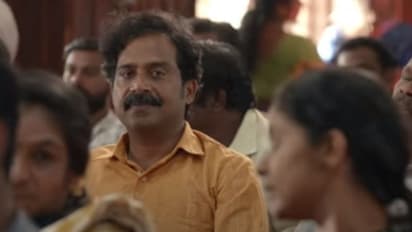 Minnal Murali Song : 'ആരോമല്'.., ടൊവിനൊ ചിത്രം 'മിന്നല് മുരളി'യിലെ ഗാനത്തിന്റെ വീഡിയോ പുറത്തുവിട്ടു