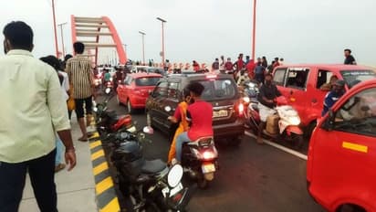 വലിയഴീക്കലേക്കുളള സഞ്ചാരികളുടെ എണ്ണം വര്ധിച്ചു; തീരദേശപാതയിൽ ഗതാഗതക്കുരുക്ക് രൂക്ഷം