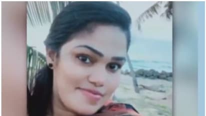 കൊടുങ്ങല്ലൂരില് യുവാവിന്റെ വെട്ടേറ്റ യുവതി മരിച്ചു; ശരീരത്തില് 30 ല് അധികം മുറിവുകള്, പ്രതി ഒളിവില്