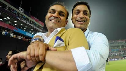 അക്തര് 'ഏറുകാരനെന്ന്' സെവാഗ്, മറുപടിയുമായി പാക് പേസര്