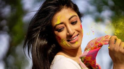 హోలీ 2023: భారత్ లో హోలీ అద్భుతంగా జరుపుకునే ప్రదేశాలు ఇవే...!