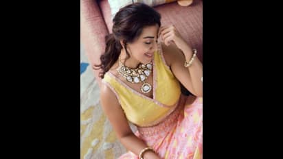 ரகசியமாய் நடந்தேறிய  நிக்கி கல்ராணி – ஆதி எங்கேஜ்மென்ட்.. போட்டோஸ் உள்ளே..