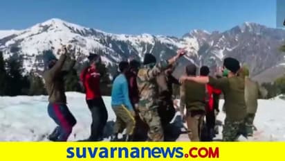 ತಾವಿದ್ದಲ್ಲೇ ಸಹೋದ್ಯೋಗಿಗಳೊಂದಿಗೆ ಸಂಭ್ರಮದ ಹೋಳಿ ಆಚರಿಸಿದ ಯೋಧರು