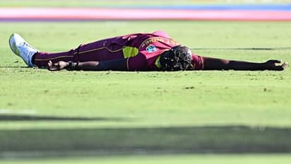 মাঠের মধ্য়েই সংজ্ঞা হারিয়ে পতন ক্যারিবিয়ান ক্রিকেটারের, নিয়ে যেতে হল সোজা হাসপাতালে