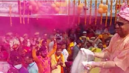 भगवान नरसिंह शोभायात्रा में शामिल हुए योगी आदित्यनाथ, कहा- त्यौहार हमें अच्छे मार्ग पर चलने का देते हैं संदेश