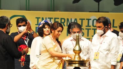 ಕೇರಳ ಅಂತಾರಾಷ್ಟ್ರೀಯ ಚಿತ್ರೋತ್ಸವ; ಸರ್ಪ್ರೈಸ್ ಅತಿಥಿ ಭಾವನ ಎಂಟ್ರಿಗೆ ಅದ್ದೂರಿ ಸ್ವಾಗತ