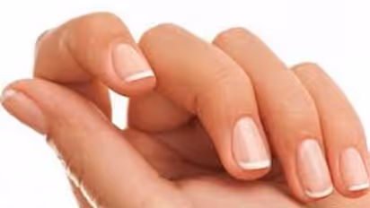 নখের এই লক্ষণগুলো জানায় দেয় শরীরে বাড়ছে কোলেস্টেরলের মাত্রা