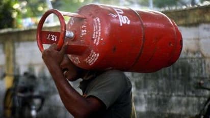 LPG Price Hike: ಅಕ್ಟೋಬರ್ 2021ರ ಬಳಿಕ ಮೊದಲ ಬಾರಿಗೆ ಗ್ಯಾಸ್‌ ಸಿಲಿಂಡರ್‌ ಬೆಲೆ  ₹50  ಹೆಚ್ಚಳ!