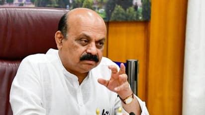 பாடத்திட்டத்தில் பகவத் கீதை உடன் குரான், பைபிள் சேர்க்கப்படும்.? மாறி மாறி கர்நாடகாவை சுழற்றி அடிக்கும் புயல்