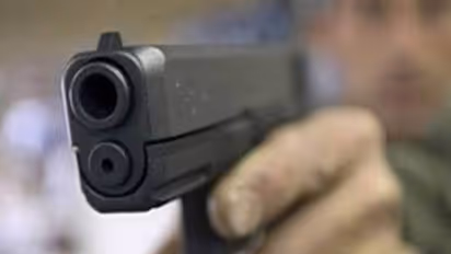 ഡേ കെയറിലെ കുട്ടികളോട് ലൈംഗികാതിക്രമം, ഭര്ത്താവിന് നേരെ വെടിയുതിര്ത്ത് ഭാര്യ