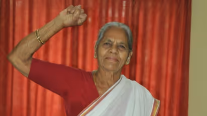 తలపై 10 వేల రివార్డు.. నిజాంకు చిక్కని చాతుర్యం, మల్లు స్వరాజ్యం పోరాట ప్రస్థానం ఇదే