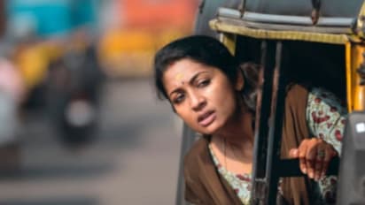 Oruthee review : നീതിക്കായി 'ഒരുത്തീ', തിരിച്ചുവരവിലും വിസ്മയിപ്പിച്ച് നവ്യാ നായര്- റിവ്യു