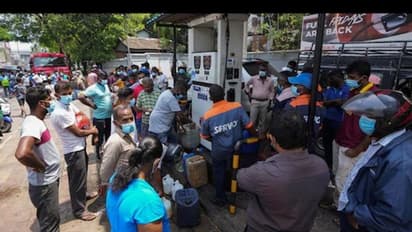 Sri Lanka Crisis 2022 : அட கடவுளே..! டீசல் இல்லை.. பெட்ரோல் பங்க் வராதீங்க.. இலங்கை அரசு அறிவிப்பு..