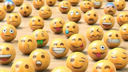 Happiness Day: खुश रहने से होती है तरक्की, निराशा को दूर करने के लिए इन 6 बातों का रखें ध्यान