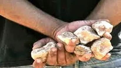 అమరావతిలో మళ్లీ ఉద్రిక్తత.. రాళ్ల దాడి చేసుకున్న ఇరువర్గాలు, సీఐకి గాయాలు