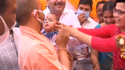 योगी ने की 'पल्स पोलियो' महाअभियान की शुरुआत, कहा- भावी पीढ़ी को बचाने के लिए करना होगा सार्थक प्रयास