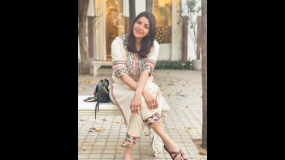 Kajal Aggarwal  : வயிற்றில் குழந்தையுடன் நடுக்காட்டில் காஜல் அகர்வால்..இருட்டுல போக வேண்டிய இடமா இது ?