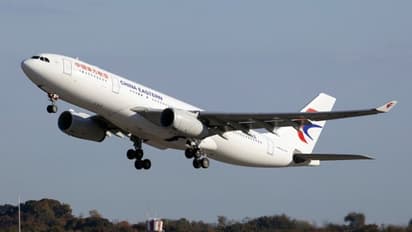 ১৩৩ জন যাত্রী নিয়ে ভেঙে পড়ল চিনা বিমান - জঙ্গলে আগুন, হতাহতের সংখ্যা এখনও অজানা