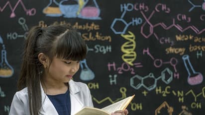 World Poetry Day: देशभक्ति से भरी हैं ये 5 कविताएं, सुनकर आप भी नहीं रोक पाएंगे अपने इमोशन