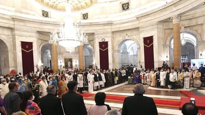 పద్మ అవార్డుల ప్రదానం:భారత్ బయోటెక్ కృష్ణ ఎల్లా సహా పలువురికి అవార్డులు