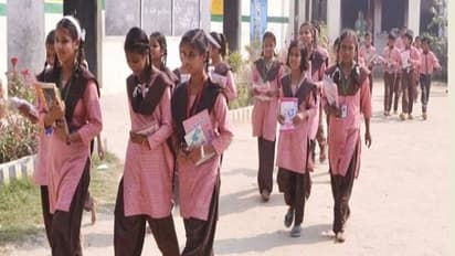 స్కూల్‌లో కరోనా కలకలం.. ముగ్గురు విద్యార్థులకు పాజిటివ్.. రెండు రోజులపాటు ఆన్‌లైన్ క్లాసుల నిర్వహణకు నిర్ణయం