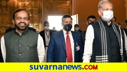 'ಹೌದು ನಾವು ನೆಹರೂ- ಗಾಂಧಿ ಪರಿವಾರದ ಗುಲಾಮರು, ಸಾಯೋವರೆಗೂ ಗುಲಾಮಗಿರಿ ಮಾಡುತ್ತೇವೆ'