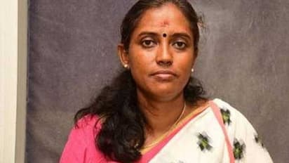 பாலியல் வக்கிரம் பிடித்தவர் சீமான்.. இலங்கை தமிழர்களை சுரண்டி வாழ்கிறார்.. டார்டாரா கிழித்த ஜோதிமணி. 