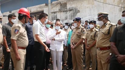 Bhoiguda Fire Accident: పూర్తిగా కాలిన మృతదేహాలు, వాహనాలు, వస్తువులు... గోడౌన్ వద్ద భయానక పరిస్థితి (photos)