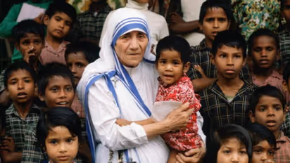 മദർ തെരേസ: അഗതികളുടെ അമ്മ, രാജ്യത്തിന്റെ പുത്രി