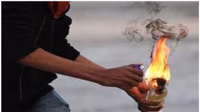 Petrol Bomb : சூடு பிடிக்கும் தேர்தல் பிரச்சாரம்..! கோவையில் திடீர் பெட்ரோல் குண்டு வீச்சு- மர்ம நபர் யார்.?