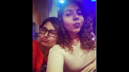 কখনও মেয়ে-কখনও বন্ধুরা, সব সময় পার্টি মুডে 'সুইট সিক্সটিন' স্বস্তিকা