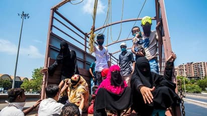 दो साल पहले लगे लॉकडाउन की दर्दनाक तस्वीरें, घर वापसी के लिए प्रवासी मजदूरों का लगा था रेला