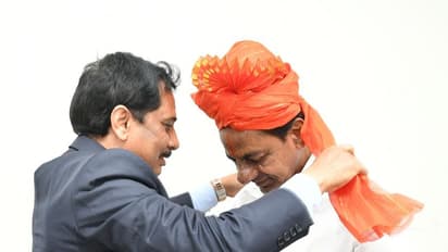 కొల్హాపూర్ మహాలక్ష్మి అమ్మవారి సన్నిధిలో సీఎం కేసీఆర్ దంపతులు (Photos)