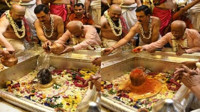 आरएसएस प्रमुख मोहन भागवत ने काशी बाबा के दरबार में टेका माथा, मंत्रोचार के बीच वैदिक ब्राह्मणों ने किया स्वागत