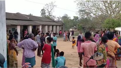 চূড়ান্ত দায়িত্বজ্ঞানহীন, ছুটির পর স্কুলে তালাবন্দি খুদে, শিক্ষিকাকে ঘিরে বিক্ষোভ