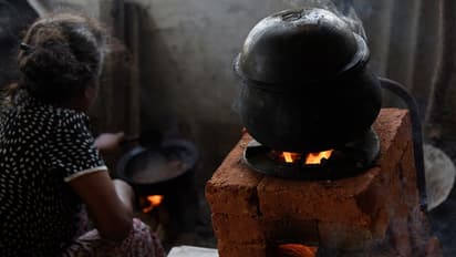 Sri Lanka: ದ್ವೀಪ ರಾಷ್ಟ್ರ ಲಂಕಾ ದಿವಾಳಿ: ಒಂದು ಹೊತ್ತಿನ ಊಟಕ್ಕೂ ಜನರ ಪರದಾಟ