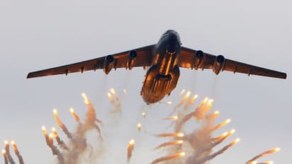 ধ্বংস আর হাহাকার, ইউক্রেনে রুশ হামলার এক মাস - দেখুন যুদ্ধের ধুসর ছবি