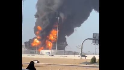 ড্রোন আর ব্যালিস্টিক মিসাইল দিয়ে তেলের ডিপোতে হামলা, সৌদির ভিডিও নিয়ে তোলপাড় নেটপাড়া